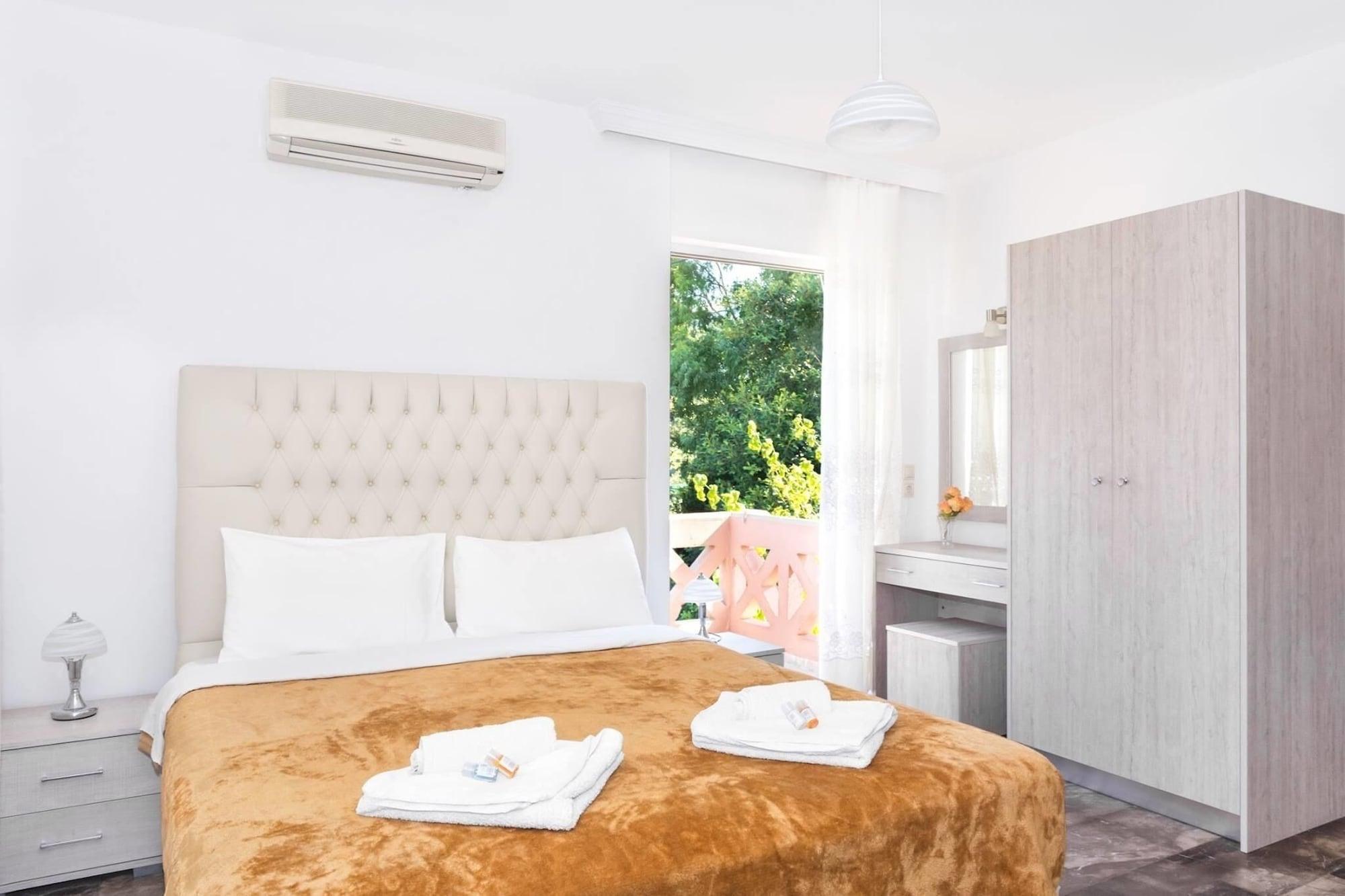 Labyrinth Hotel เยโอริยิอูโปลิส ภายนอก รูปภาพ
