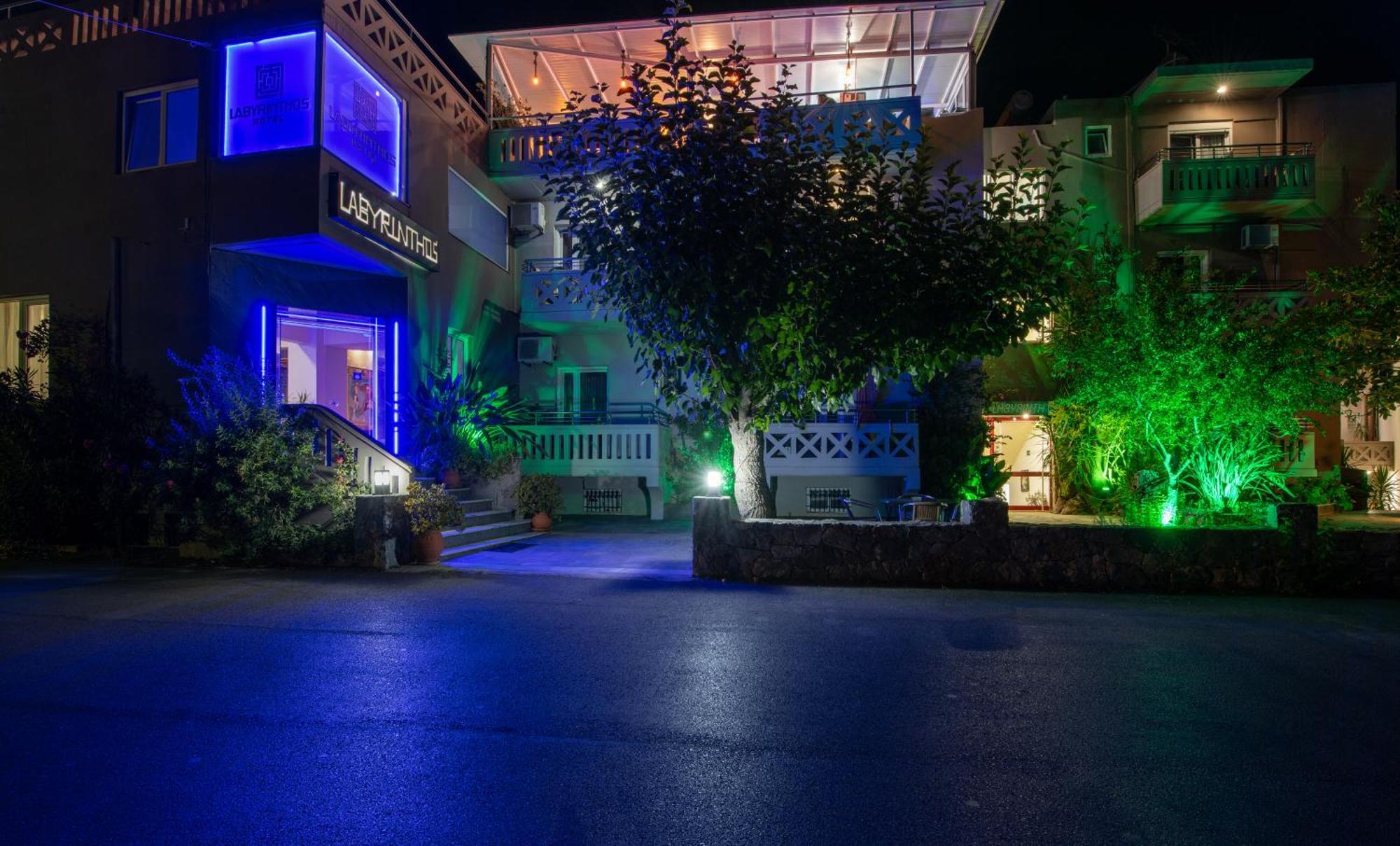Labyrinth Hotel เยโอริยิอูโปลิส ภายนอก รูปภาพ