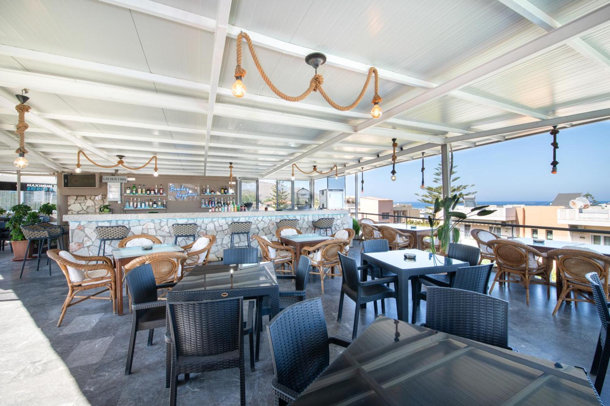 Labyrinth Hotel เยโอริยิอูโปลิส ภายนอก รูปภาพ