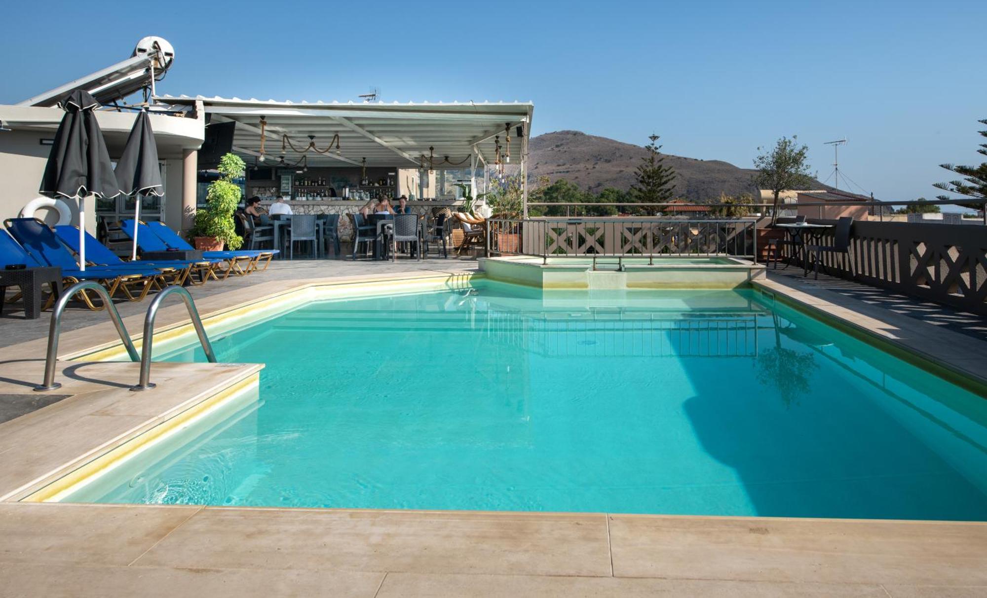 Labyrinth Hotel เยโอริยิอูโปลิส ภายนอก รูปภาพ