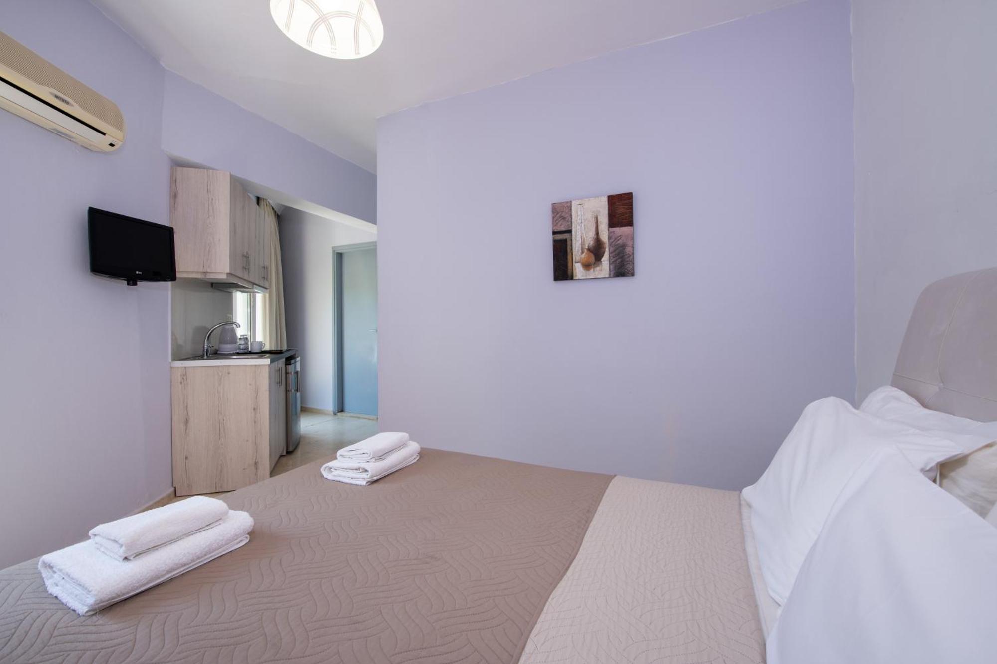 Labyrinth Hotel เยโอริยิอูโปลิส ภายนอก รูปภาพ