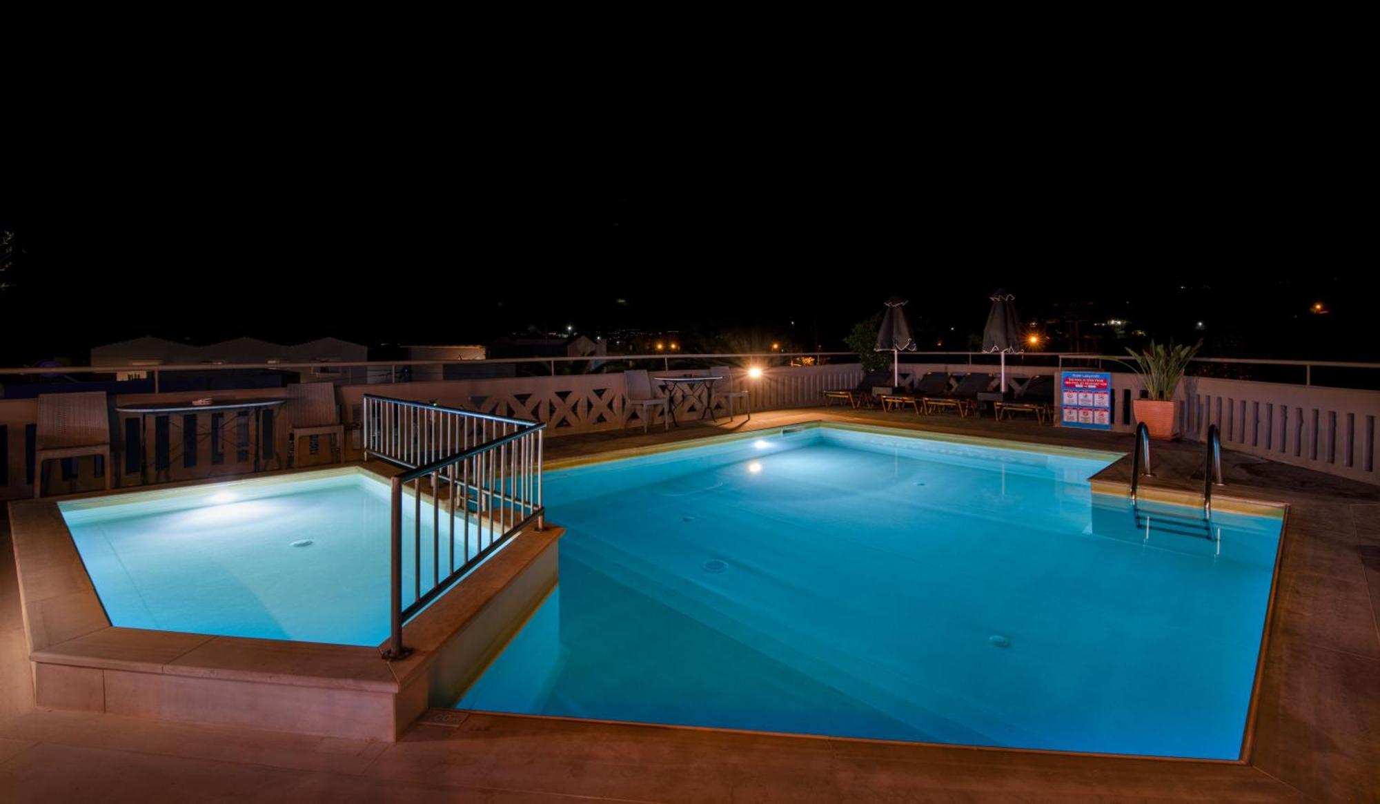 Labyrinth Hotel เยโอริยิอูโปลิส ภายนอก รูปภาพ